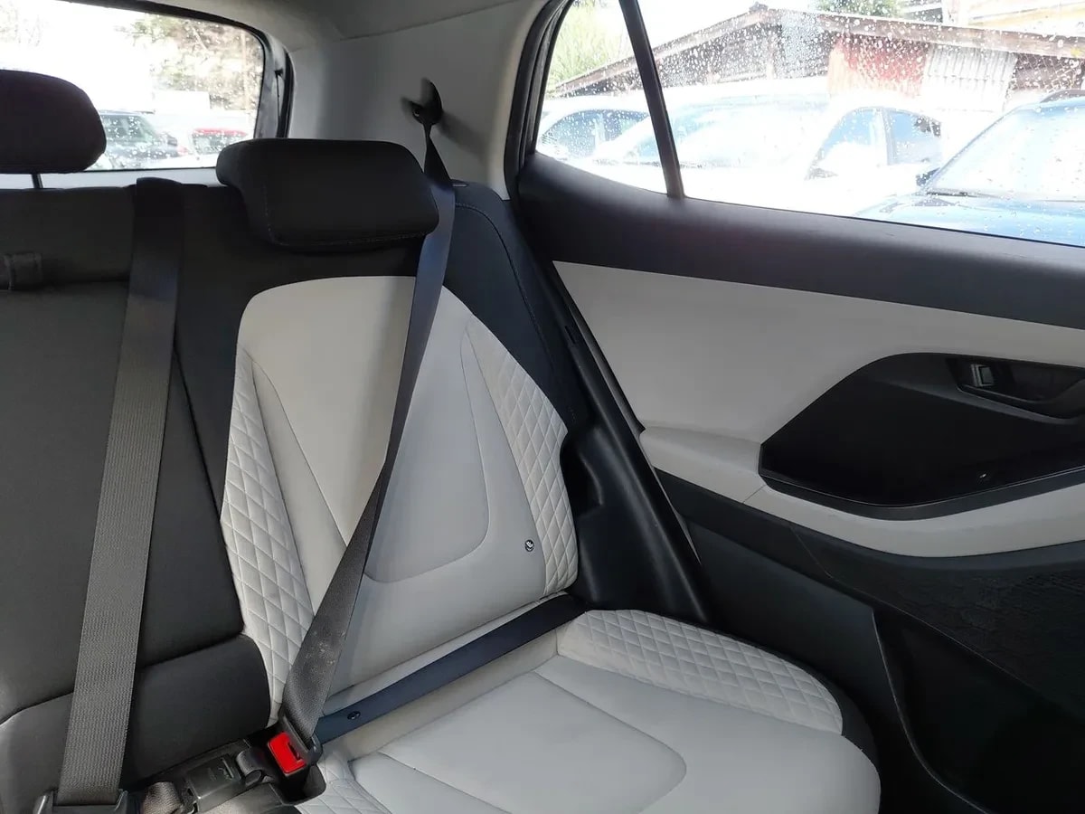 Hyundai Creta 1.5 Plus Su2i 4x2 Mt 5p año 2021