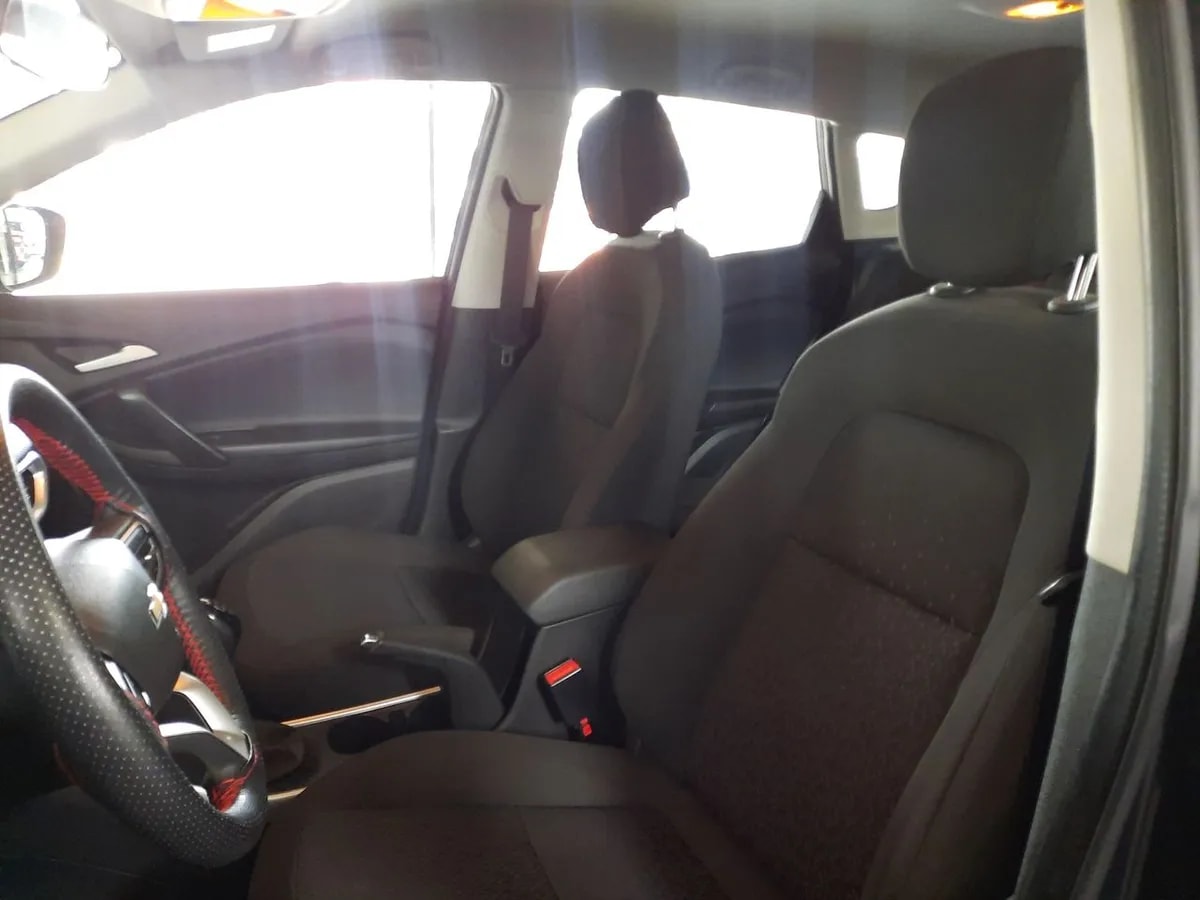 Chevrolet Tracker 1.2t Ls R 4x2 Mt 5p año 2024