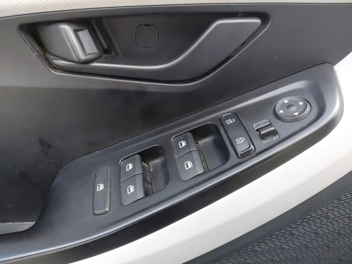 Hyundai Creta 1.5 Plus Su2i 4x2 Mt 5p año 2021