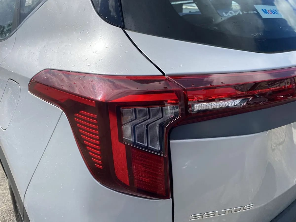 Kia Seltos 1.5 Ex 4x2 6mt 5p año 2024