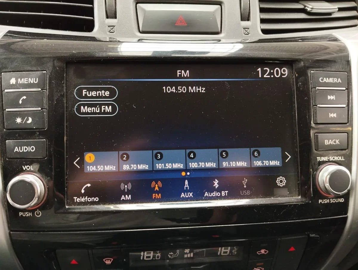 Nissan Navara 2.3d Xe Diesel 4x2 Dob.cab. Mt 4p año 2024