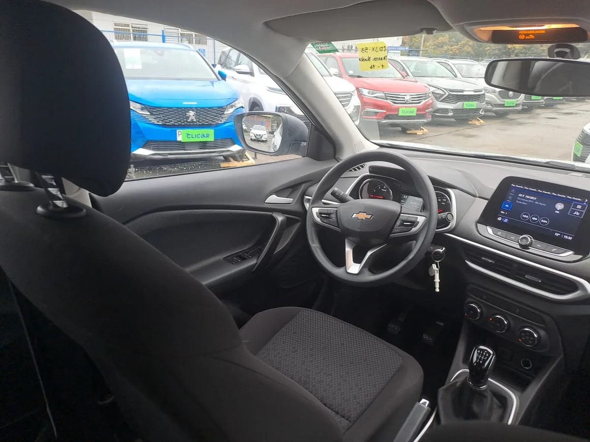 Chevrolet Tracker 1.2t Ls Fwd Mt 5p año 2023