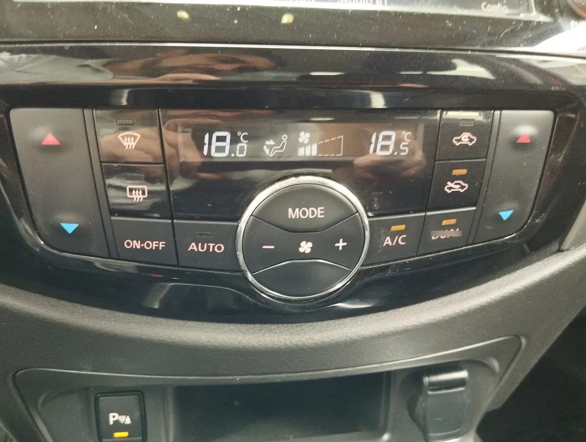 Nissan Navara 2.3d Xe Diesel 4x2 Dob.cab. Mt 4p año 2024