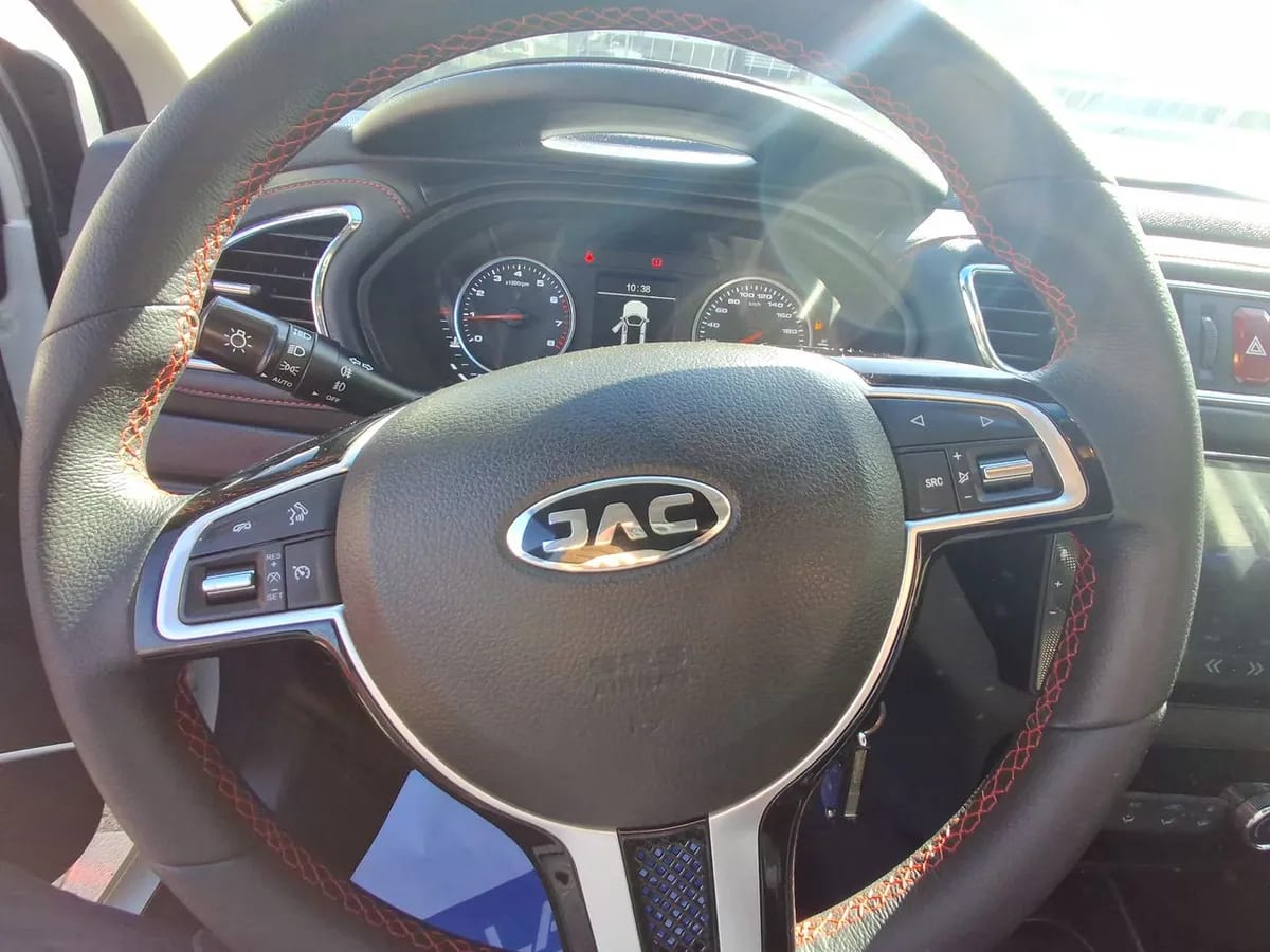 JAC Js2 1.5 Luxury 4x2 Cvt At 5p año 2025