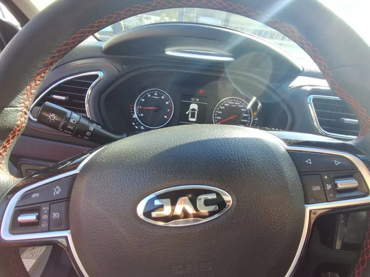 JAC Js2 1.5 Luxury 4x2 Cvt At 5p año 2025