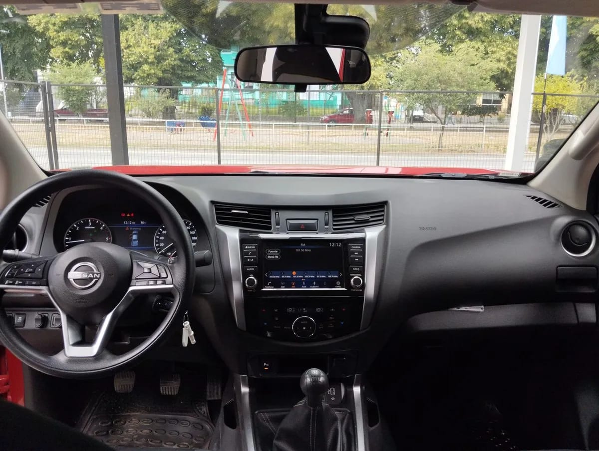 Nissan Navara 2.3d Xe Diesel 4x2 Dob.cab. Mt 4p año 2024