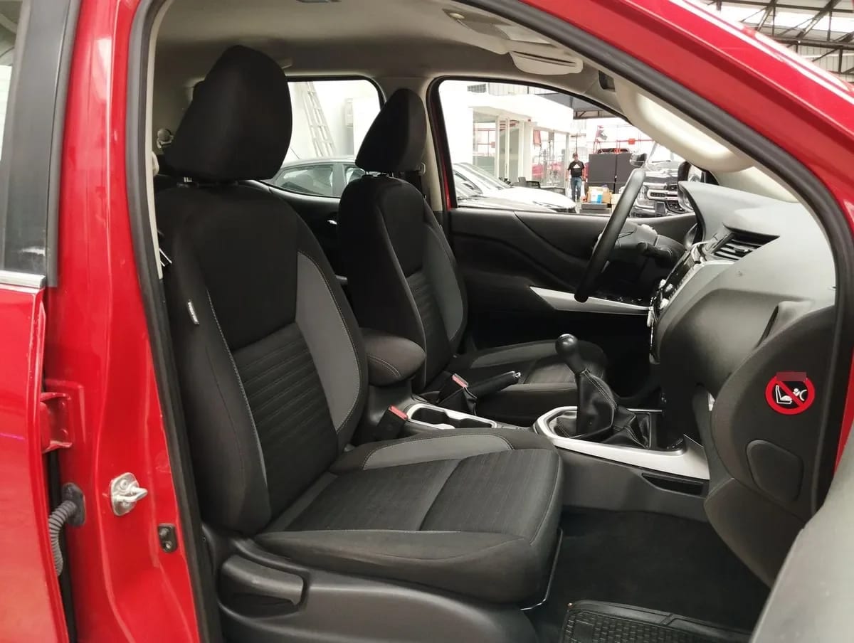 Nissan Navara 2.3d Xe Diesel 4x2 Dob.cab. Mt 4p año 2024