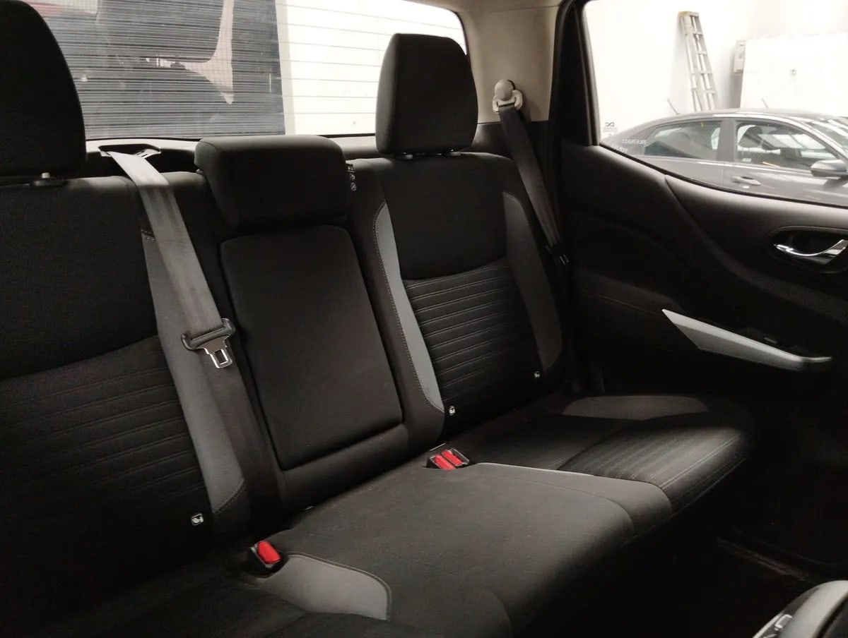 Nissan Navara 2.3d Xe Diesel 4x2 Dob.cab. Mt 4p año 2024