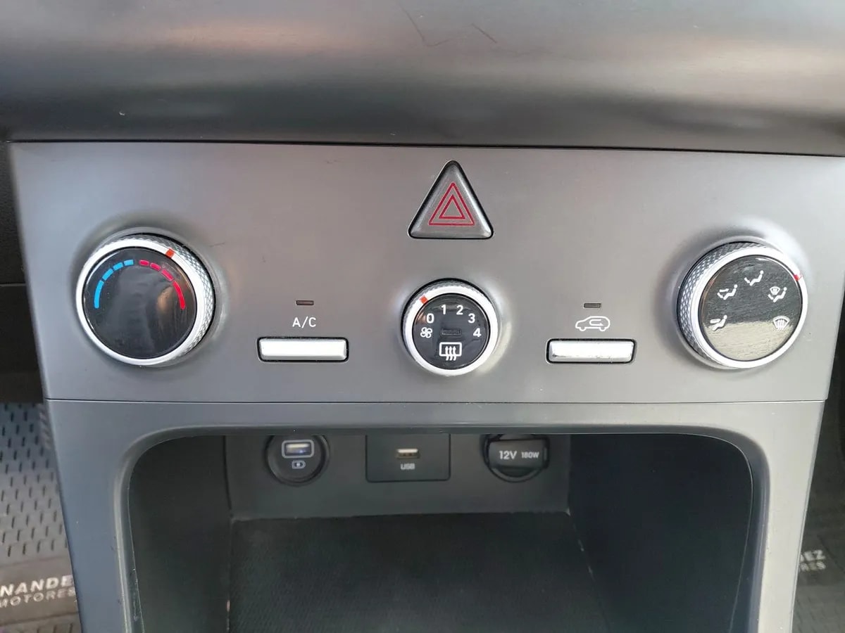 Hyundai Creta 1.5 Plus Su2i 4x2 Mt 5p año 2021