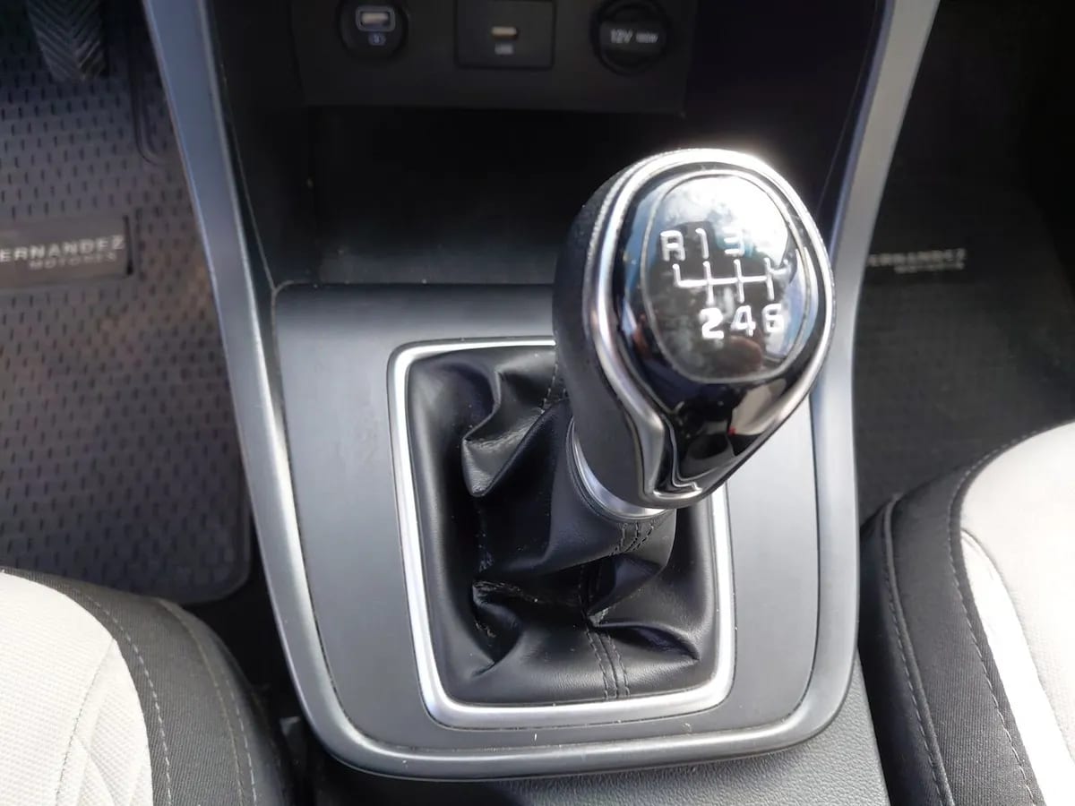 Hyundai Creta 1.5 Plus Su2i 4x2 Mt 5p año 2021