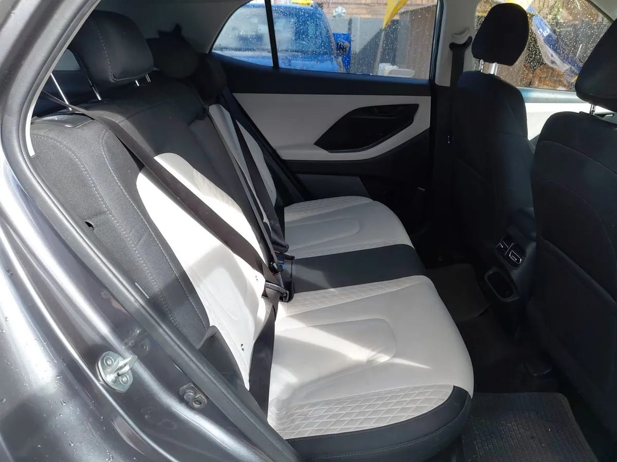 Hyundai Creta 1.5 Plus Su2i 4x2 Mt 5p año 2021