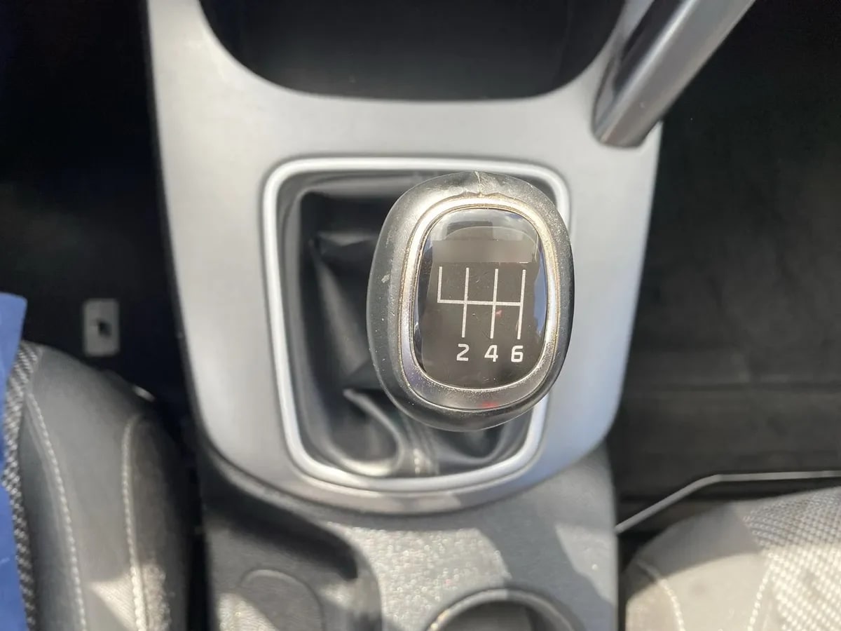 Kia Seltos 1.5 Ex 4x2 6mt 5p año 2024