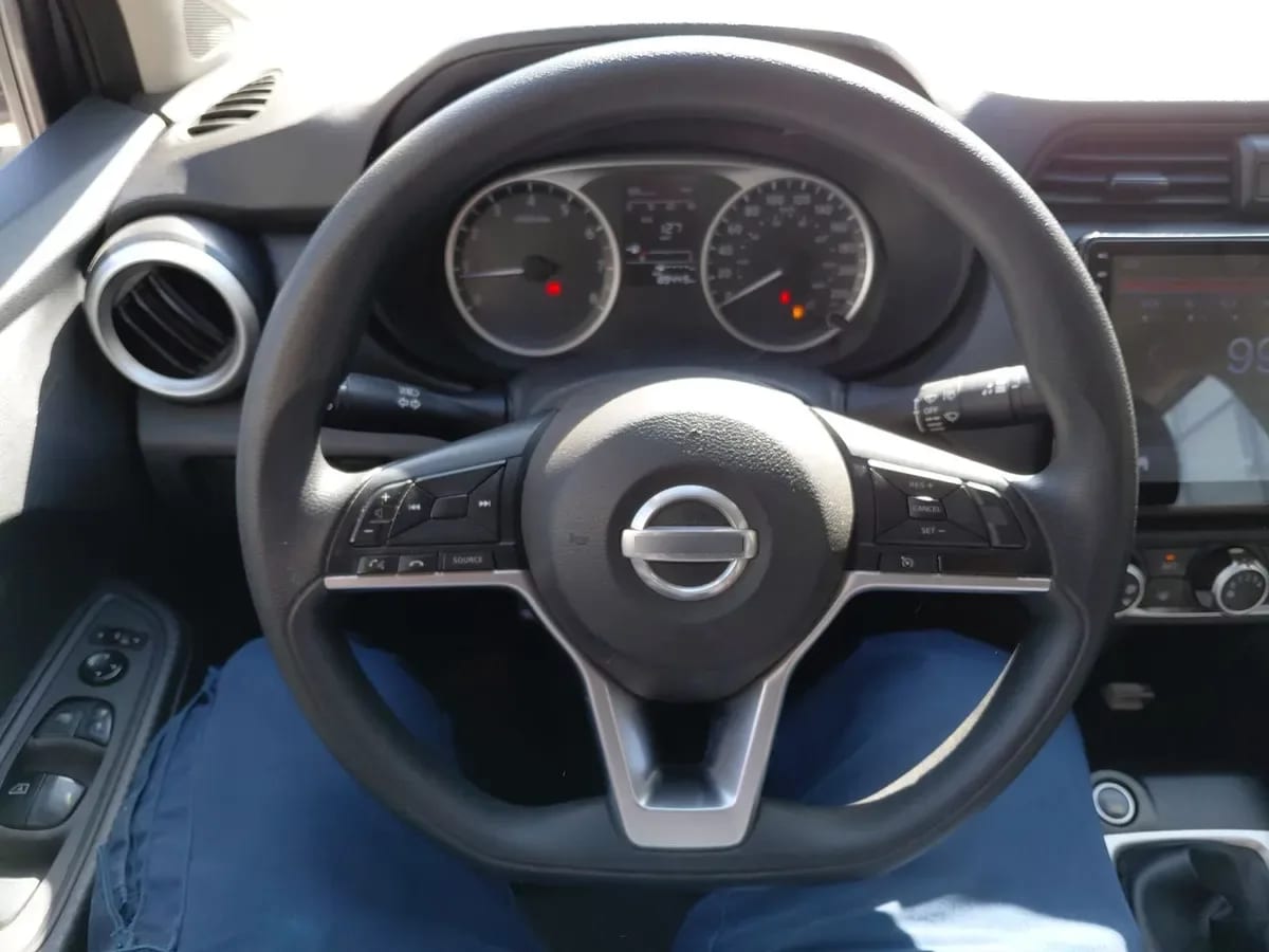 Nissan Versa 1.6 Sense 4x2 Mt 4p año 2021