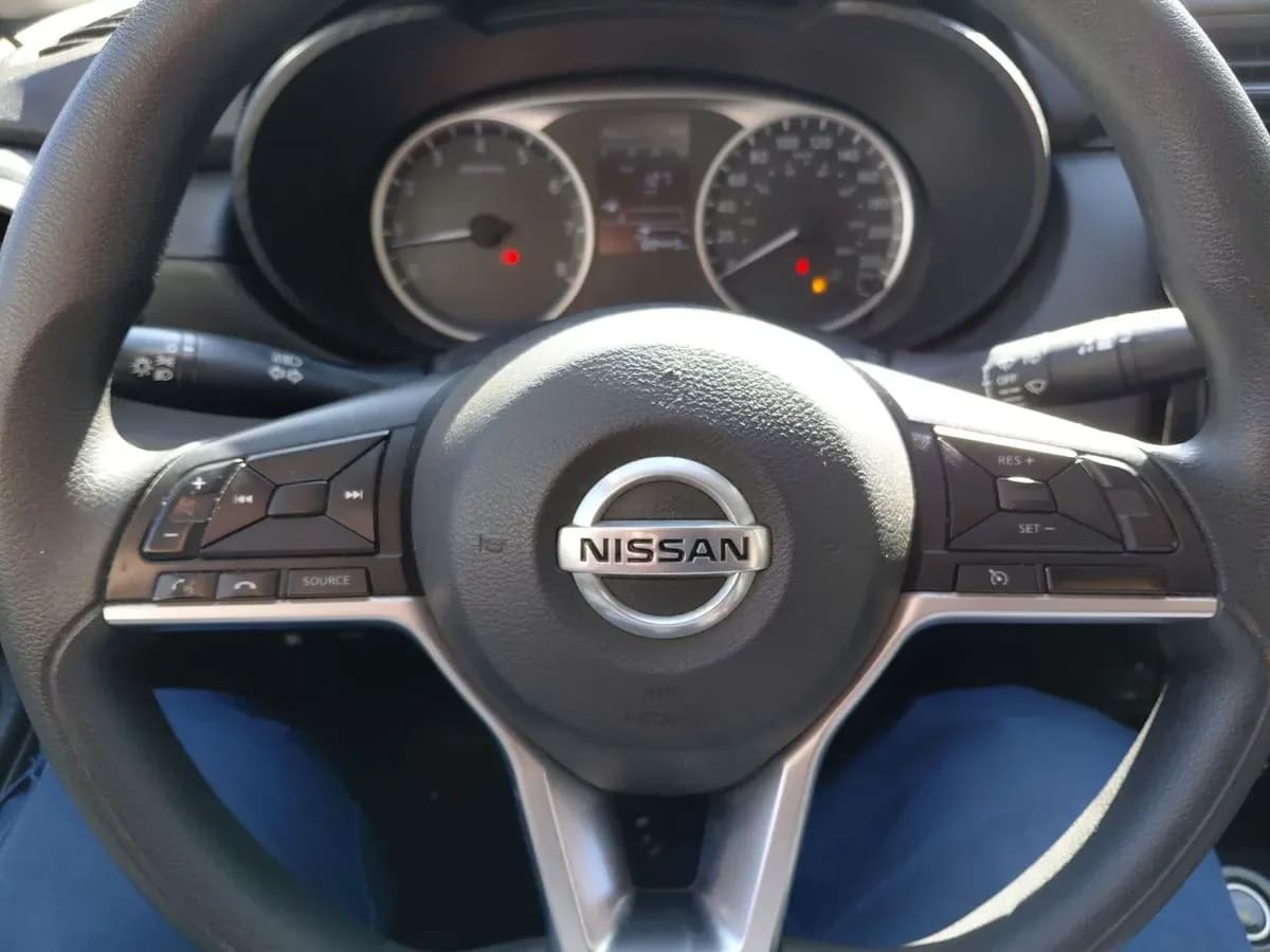 Nissan Versa 1.6 Sense 4x2 Mt 4p año 2021