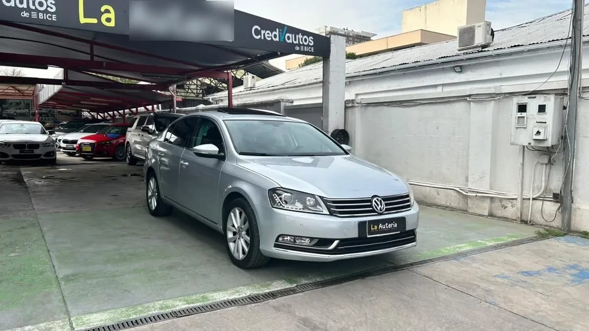 Volkswagen Passat 1.8 Highline Tsi 4x2 B7 At 4p año 2013