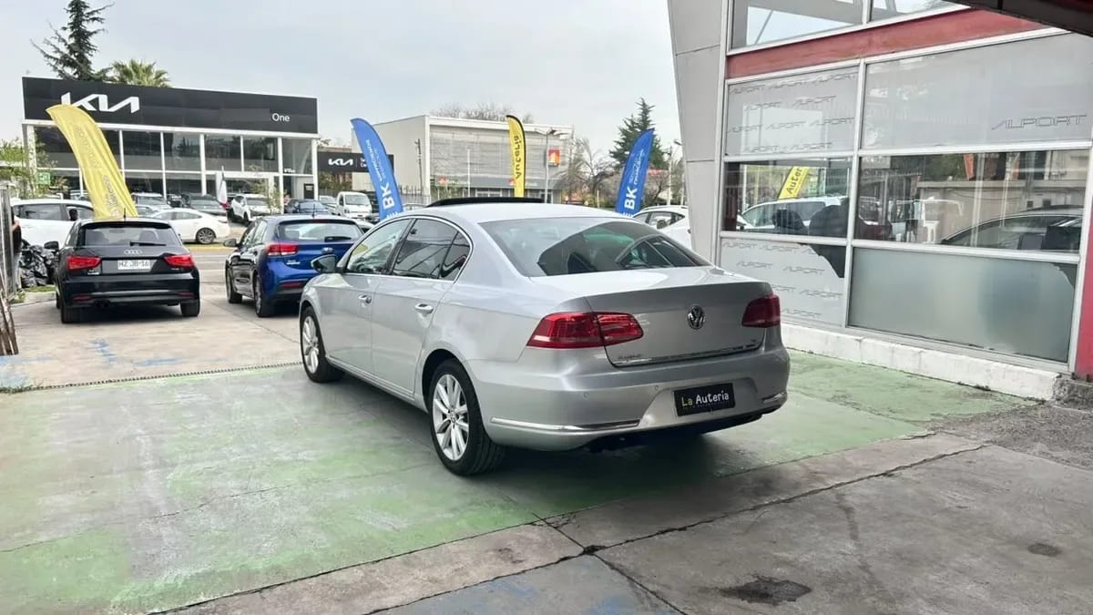 Volkswagen Passat 1.8 Highline Tsi 4x2 B7 At 4p año 2013