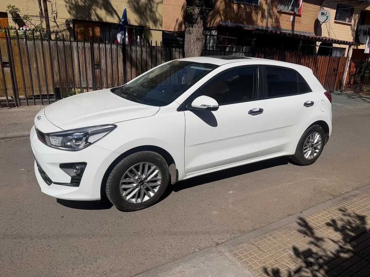 KIA MOTORS RIO 5 1.4 Ex Full Sunroof At año 2024