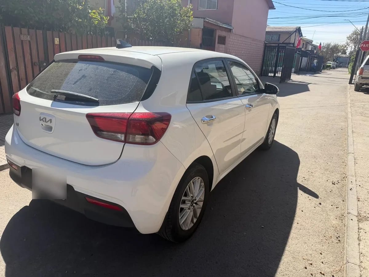 KIA MOTORS RIO 5 1.4 Ex Full Sunroof At año 2024
