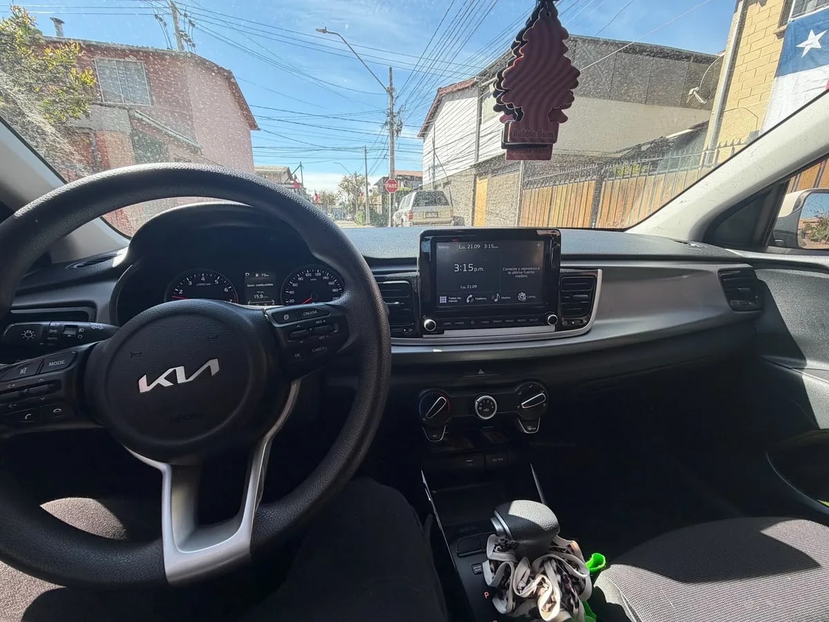 KIA MOTORS RIO 5 1.4 Ex Full Sunroof At año 2024