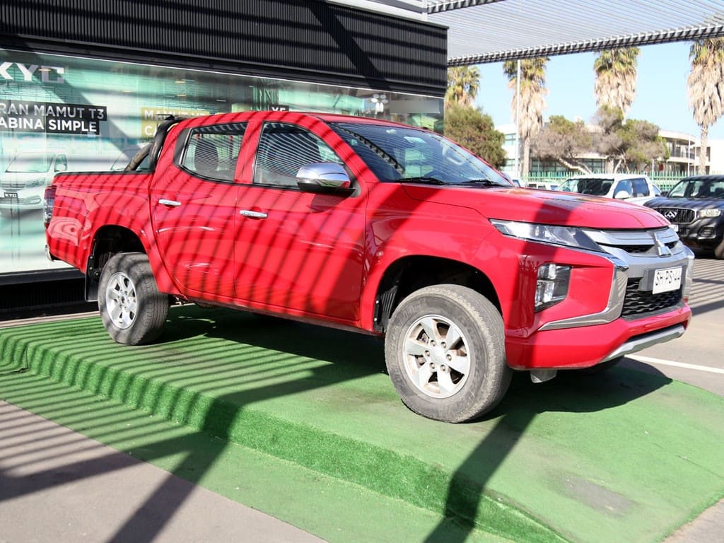 Mitsubishi L200 Dob. Cab. 4x2 Mt 4p año 2022