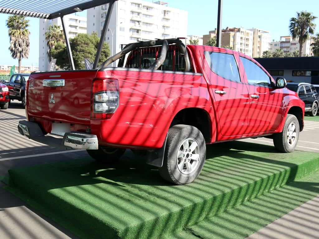 Mitsubishi L200 Dob. Cab. 4x2 Mt 4p año 2022