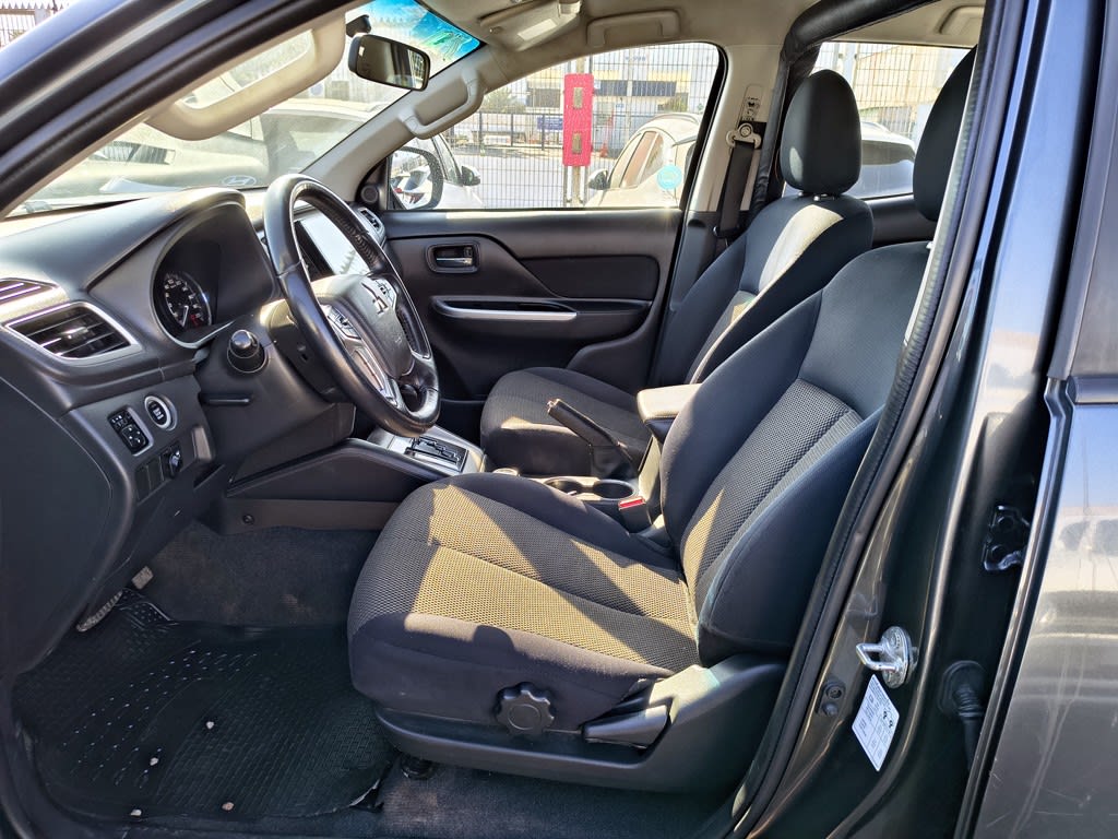Mitsubishi L200 Dakar 2.5 Diesel 4x4 T/a año 2019