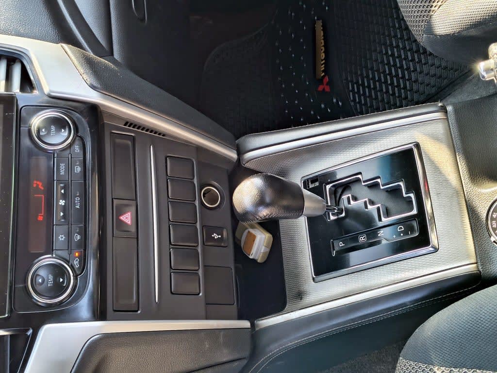 Mitsubishi L200 Dakar 2.5 Diesel 4x4 T/a año 2019