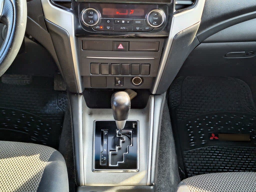 Mitsubishi L200 Dakar 2.5 Diesel 4x4 T/a año 2019