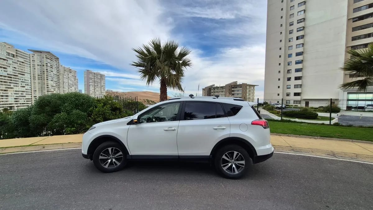 TOYOTA RAV4 2.0 Std 4x4 Mt 724ml3 año 2018