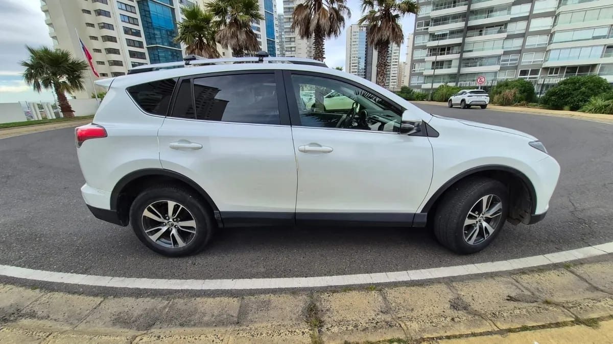 TOYOTA RAV4 2.0 Std 4x4 Mt 724ml3 año 2018