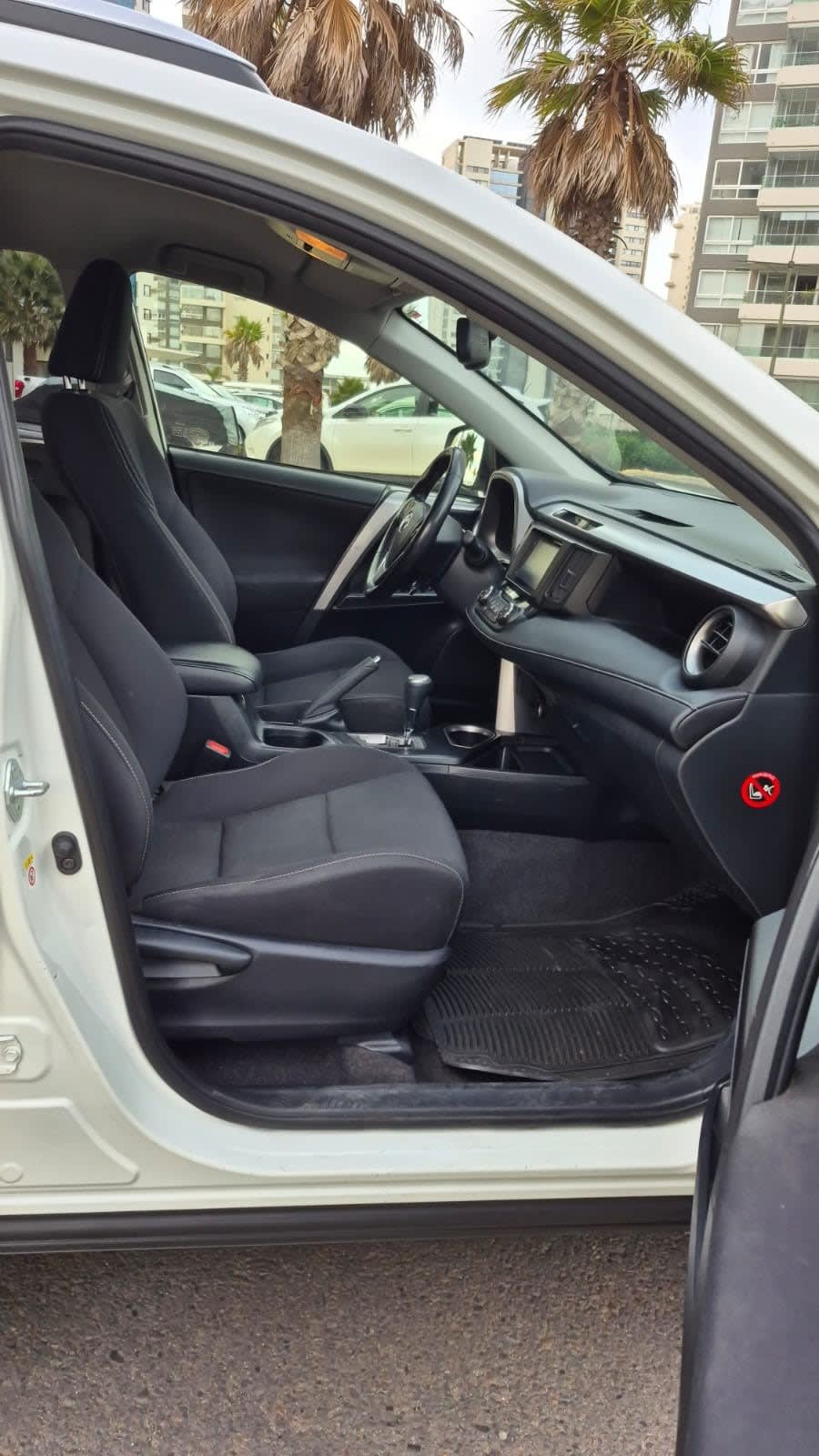 TOYOTA RAV4 2.0 Std 4x4 Mt 724ml3 año 2018