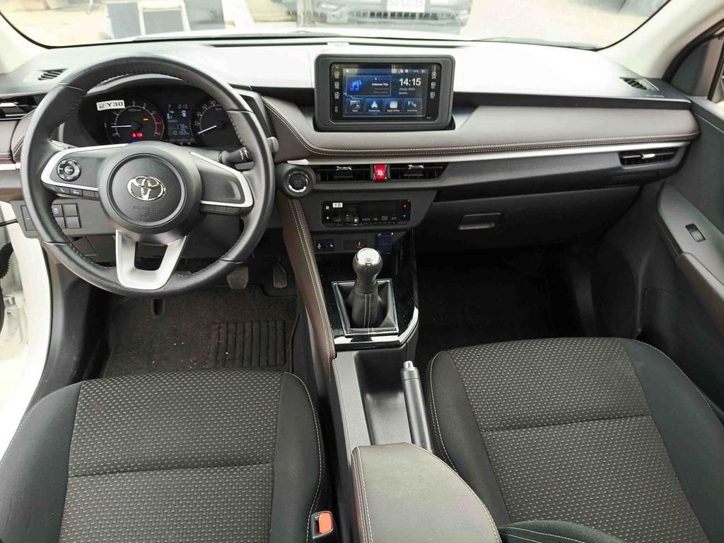 Toyota Yaris 1.5 E 4x2 Sdn Mt 4p año 2026