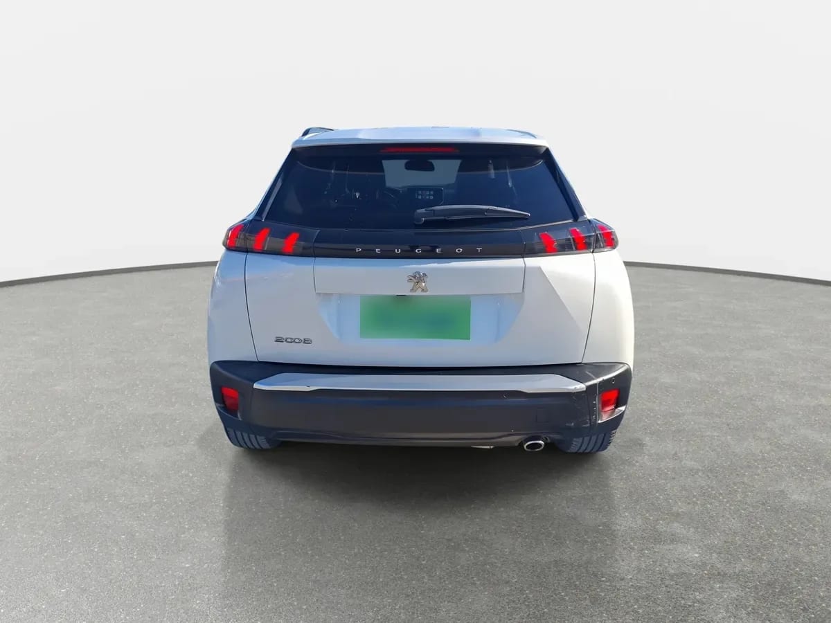Peugeot 2008 1.5 Allure Bluehdi 130 4x2 At 5p año 2023