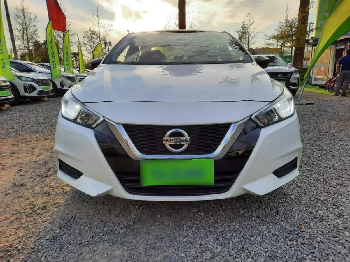 Nissan Versa 1.6 Sense 4x2 Mt 4p año 2023