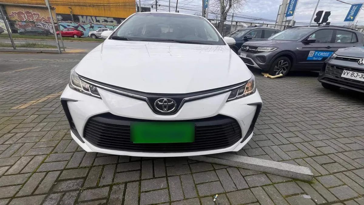 Toyota Corolla 1.6 Xli 4x2 Mt 4p año 2022
