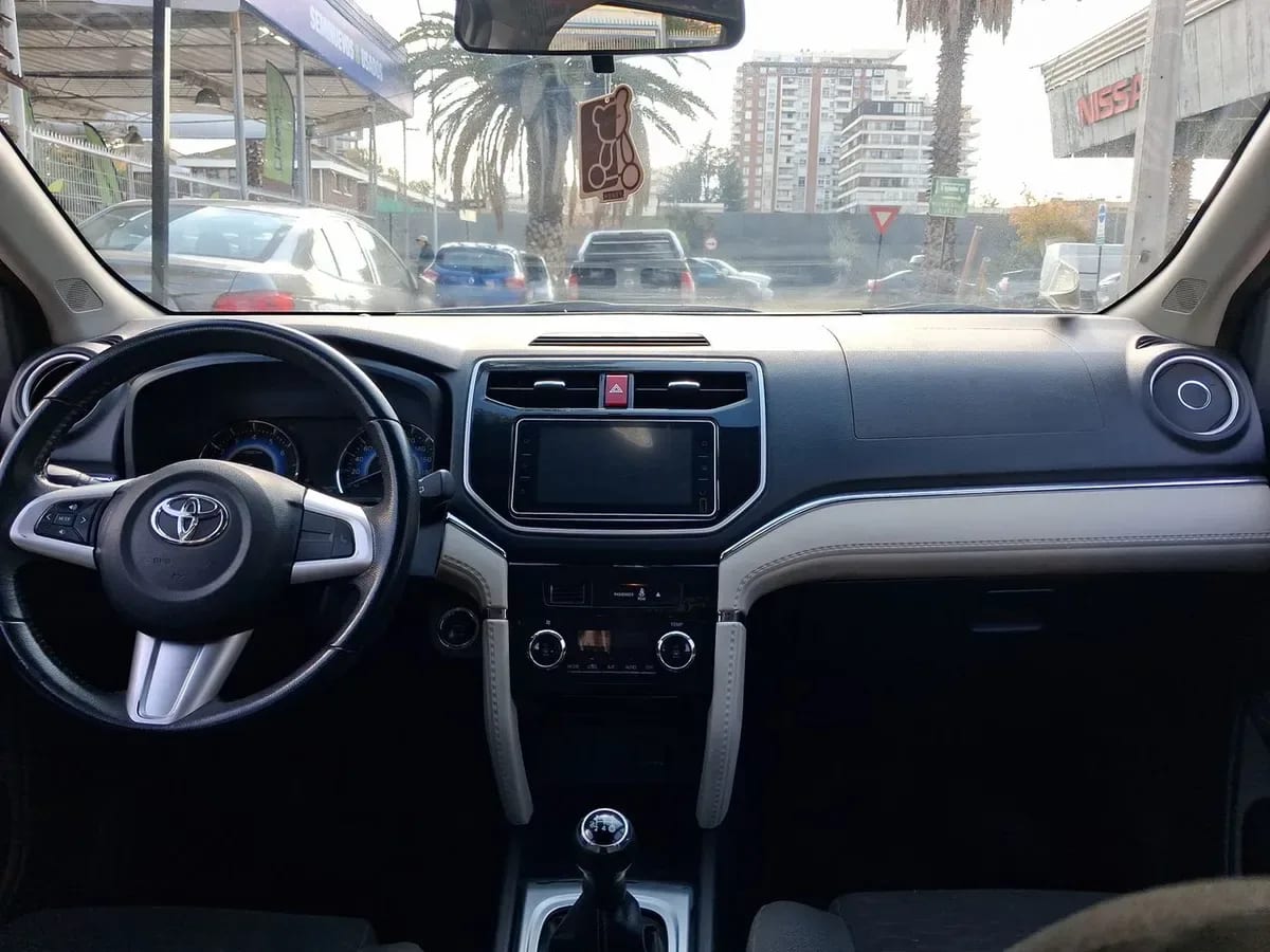 Toyota Rush 1.5 Xli 4x2 Mt 5p año 2022