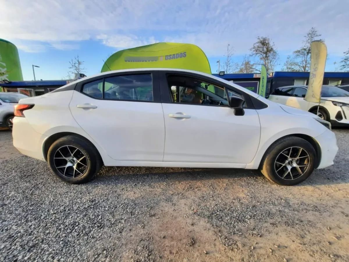 Nissan Versa 1.6 Sense 4x2 Mt 4p año 2023
