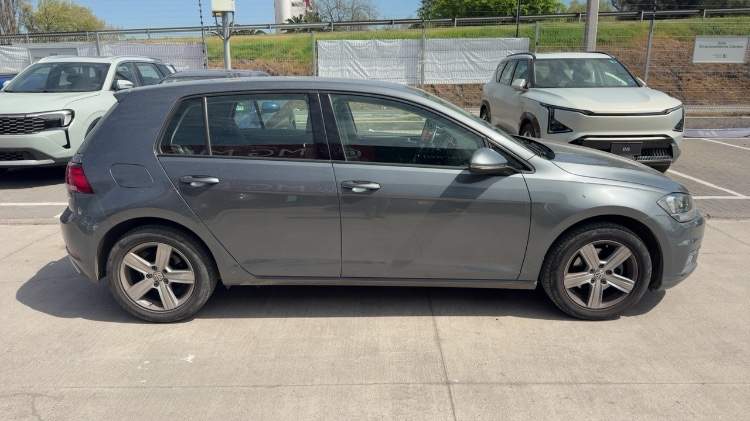 Volkswagen Golf 1.6 Comfortline 4x2 Mt 5p año 2021