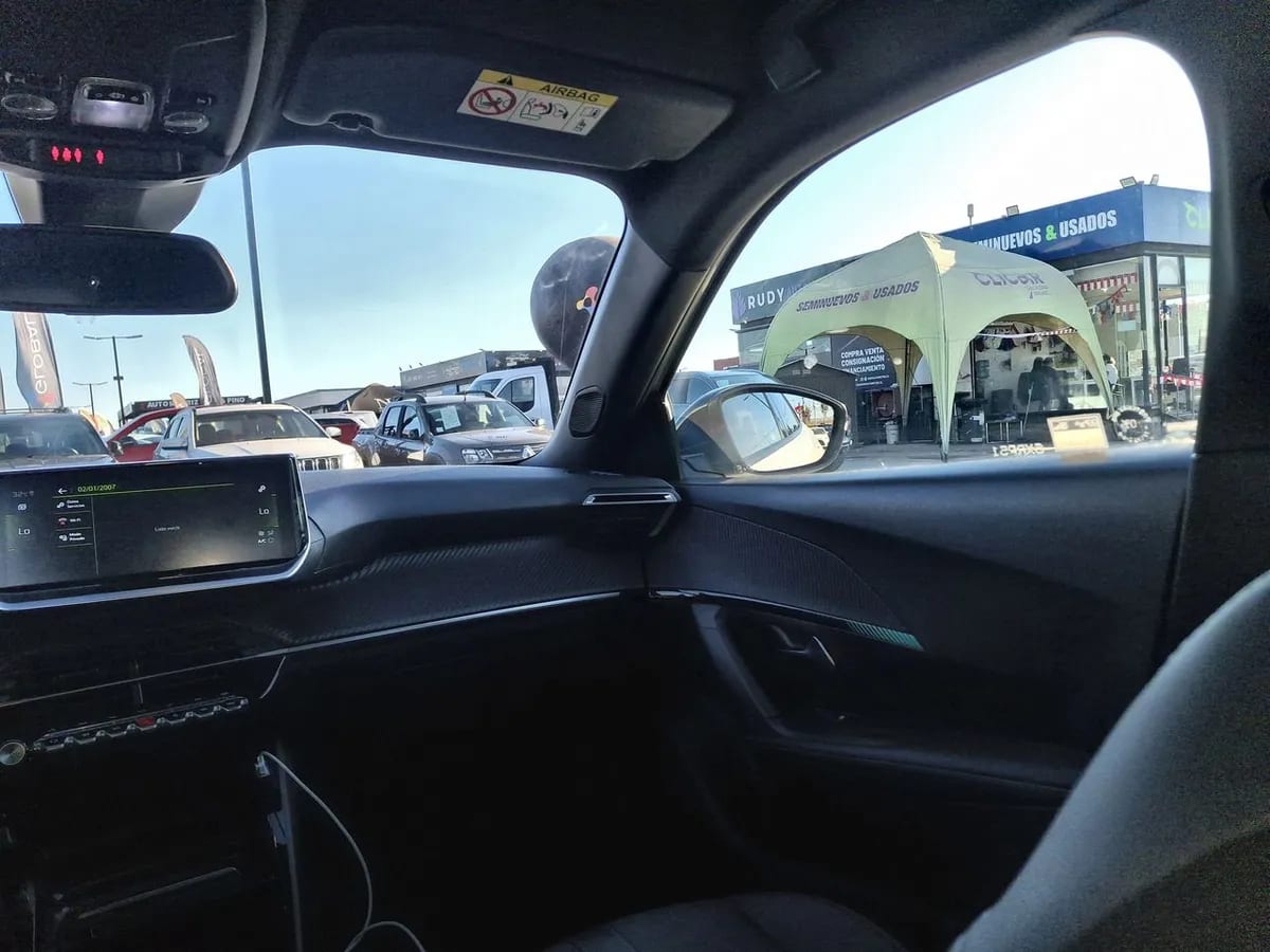 Peugeot 2008 1.5 Allure Bluehdi 130 4x2 At 5p año 2023