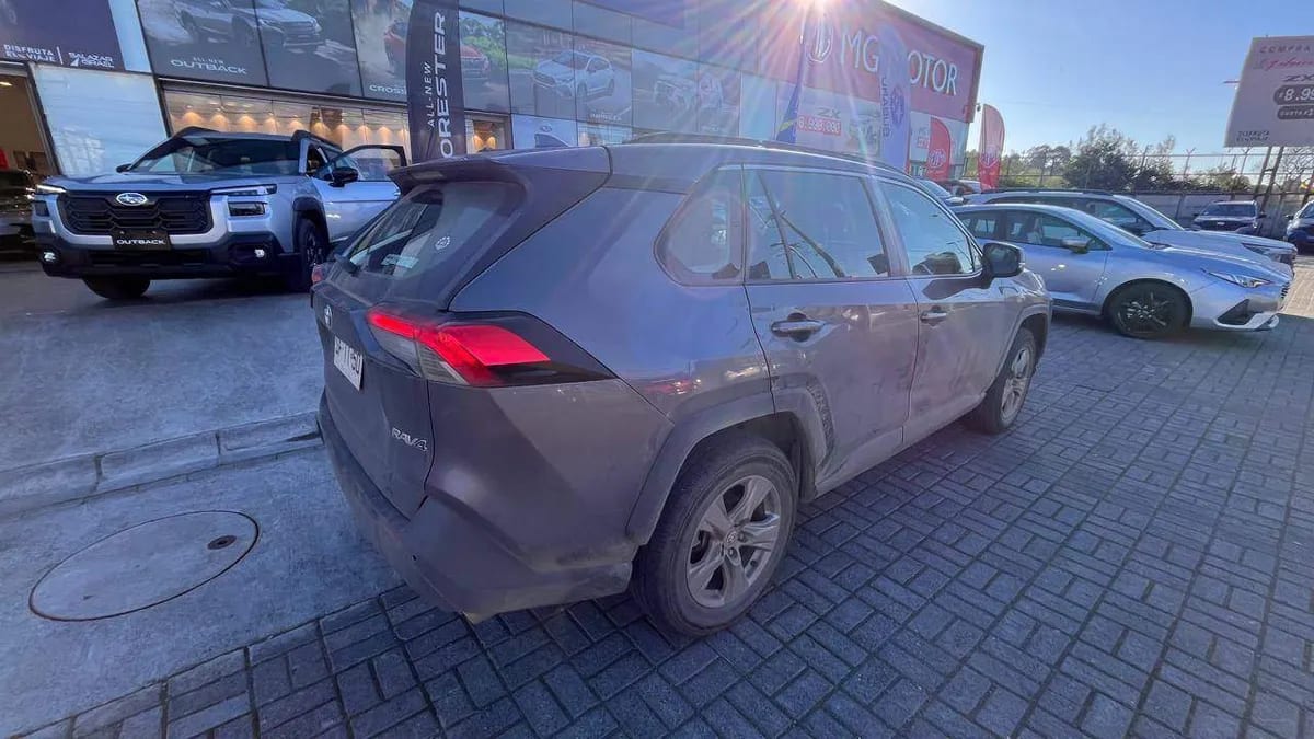 Toyota Rav 4 2.0 Le 4x2 Mt 5p año 2023