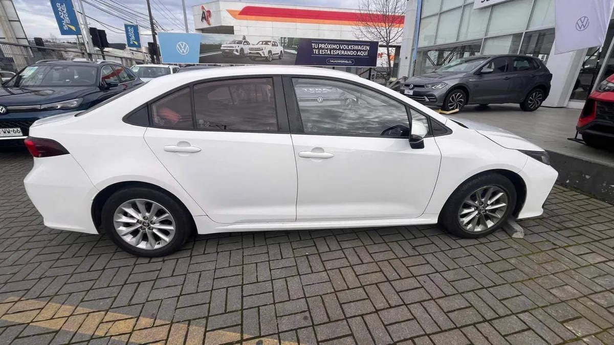 Toyota Corolla 1.6 Xli 4x2 Mt 4p año 2022