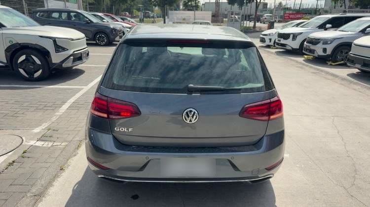 Volkswagen Golf 1.6 Comfortline 4x2 Mt 5p año 2021