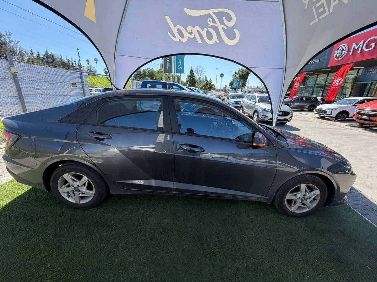 Hyundai Accent 1.5 Plus 4x2 At 4p año 2026