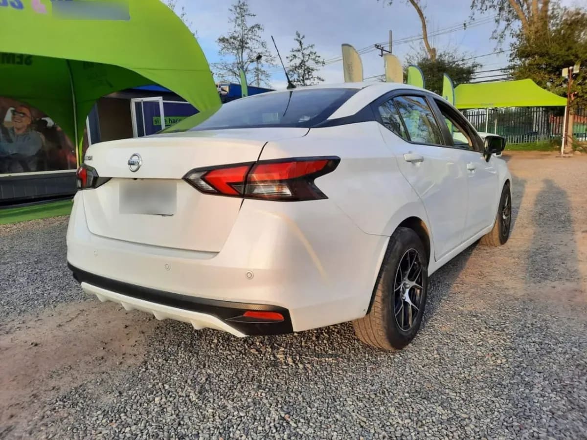 Nissan Versa 1.6 Sense 4x2 Mt 4p año 2023