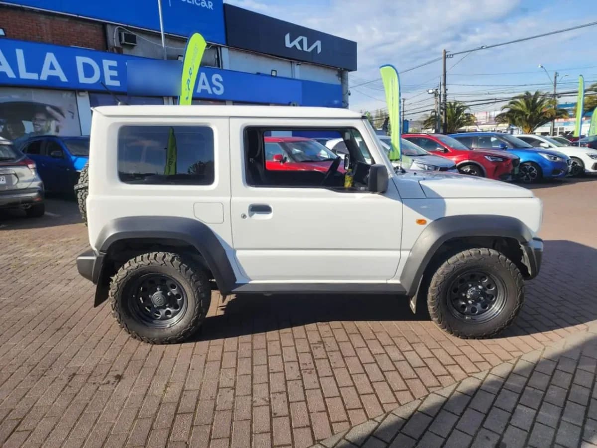 Suzuki Jimny 1.5 Gl 4x4 Mt 3p año 2022