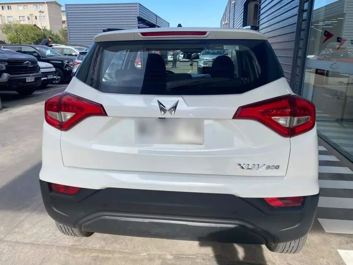Mahindra Xuv 300 1.2t Comfort 4x2 Mt 5p año 2025