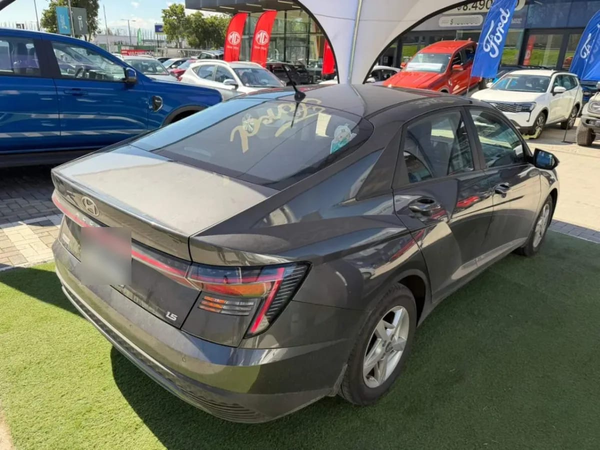 Hyundai Accent 1.5 Plus 4x2 At 4p año 2026