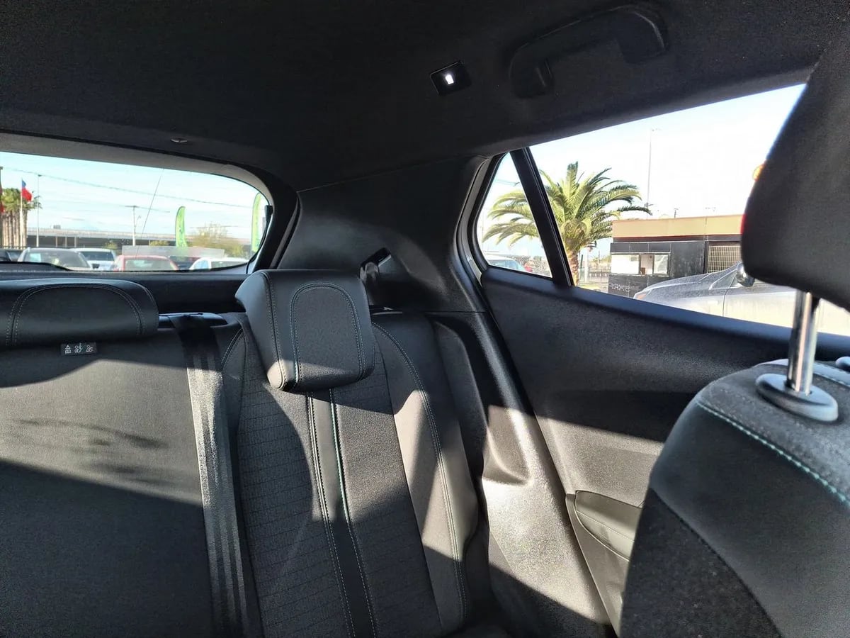 Peugeot 2008 1.5 Allure Bluehdi 130 4x2 At 5p año 2023