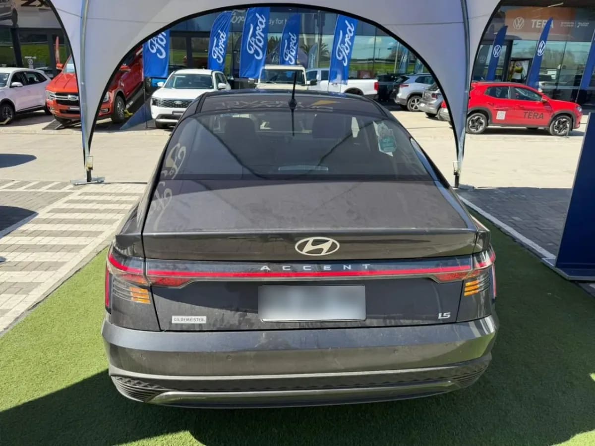Hyundai Accent 1.5 Plus 4x2 At 4p año 2026