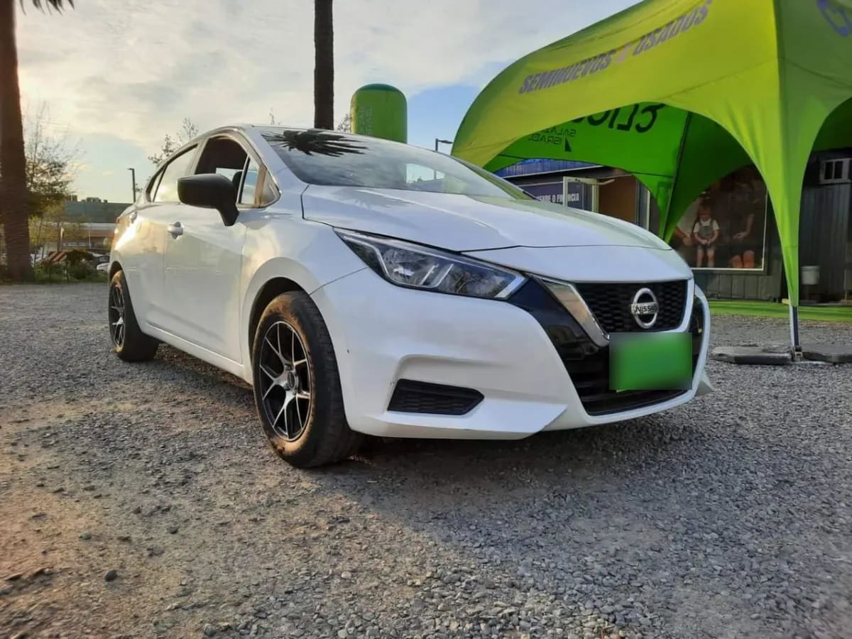 Nissan Versa 1.6 Sense 4x2 Mt 4p año 2023